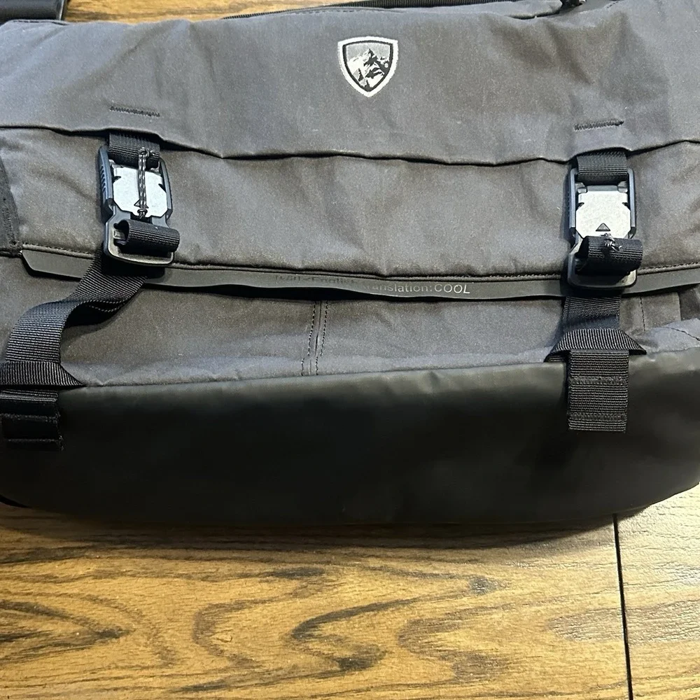 KUHL 14L Eskape Ink Black Kanvas Messenger Bag Laptop Travel Crossbody Carryon